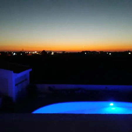 2-bed Sleeps 6 Pool 10min To *