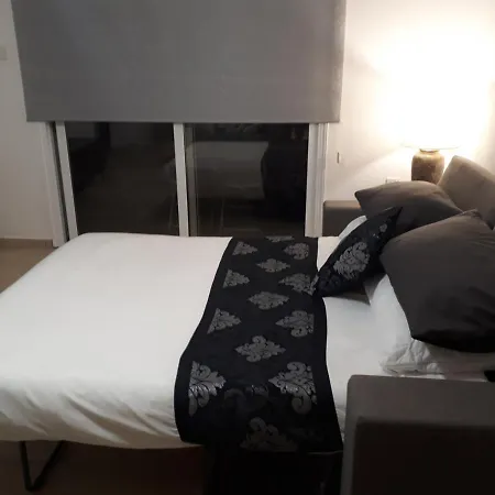 2-bed Sleeps 6 Pool 10min To アパート *