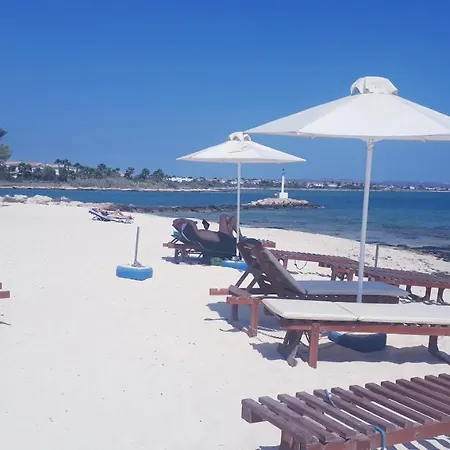 2-bed Sleeps 6 Pool 10min To *