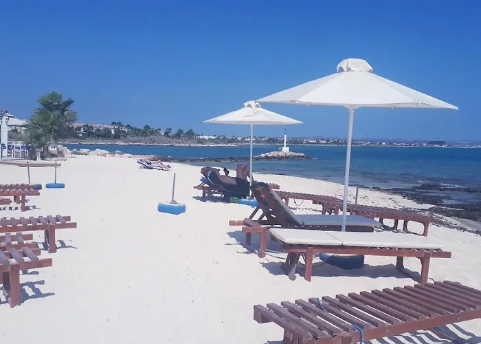 2-bed Sleeps 6 Pool 10min To *