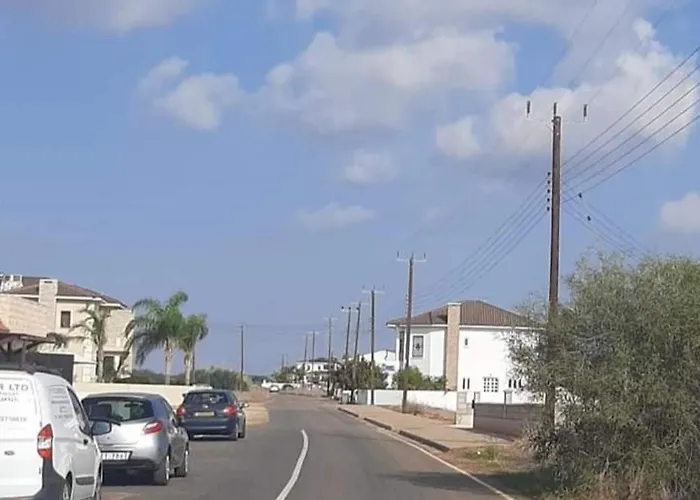 2-bed Sleeps 6 Pool 10min To *