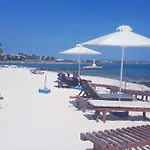 2-bed Sleeps 6 Pool 10min To *