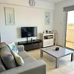 2-bed Sleeps 6 Pool 10min To דירה Liopetri