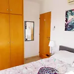 2-bed Sleeps 6 Pool 10min To * Liopetri