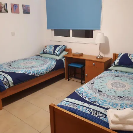 شقة 2-bed Sleeps 6 Pool 10min To *