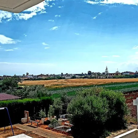 شقة 2-bed Sleeps 6 Pool 10min To *