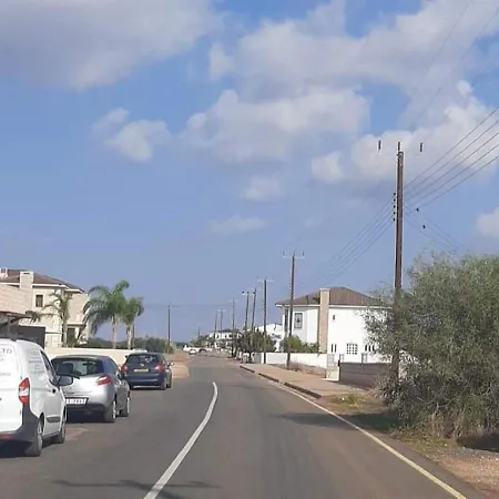 2-bed Sleeps 6 Pool 10min To *