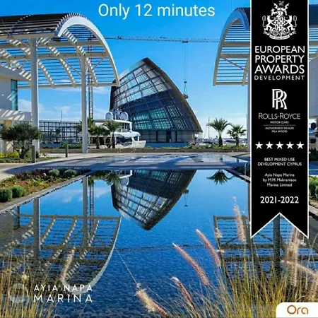 شقة 2-bed Sleeps 6 Pool 10min To *