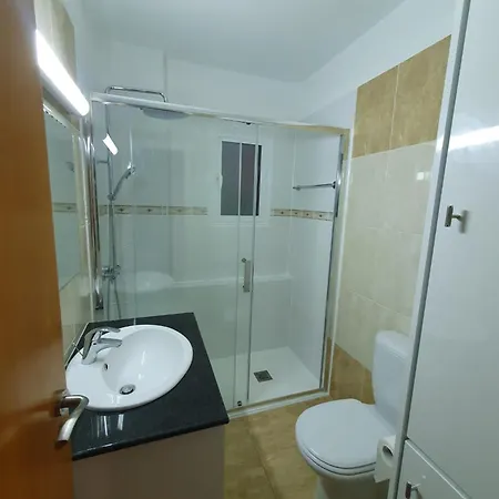 2-bed Sleeps 6 Pool 10min To *