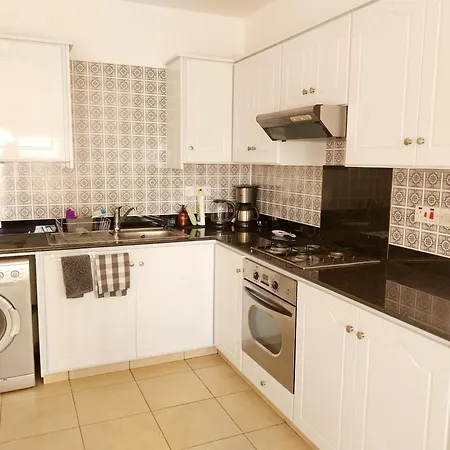 2-bed Sleeps 6 Pool 10min To