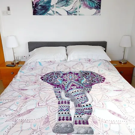 2-bed Sleeps 6 Pool 10min To شقة Liopetri