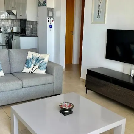 2-bed Sleeps 6 Pool 10min To *