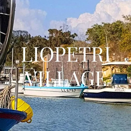 2-bed Sleeps 6 Pool 10min To *
