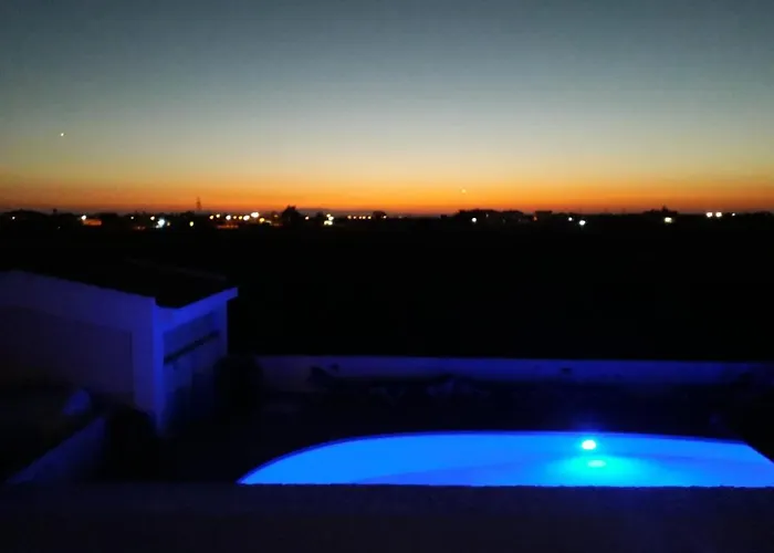 2-bed Sleeps 6 Pool 10min To *