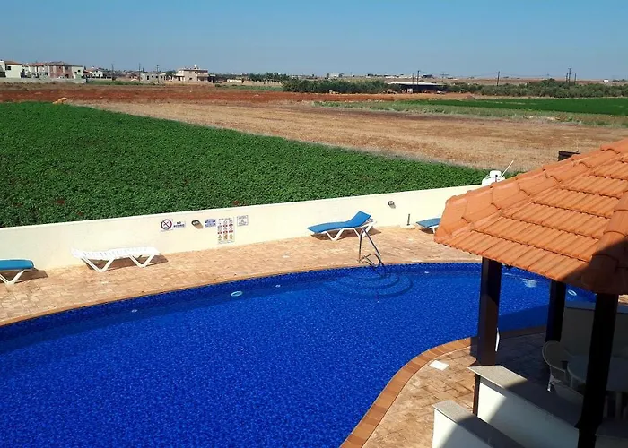 2-bed Sleeps 6 Pool 10min To * Liopetri
